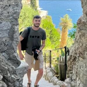 Meet your Posher, Justis